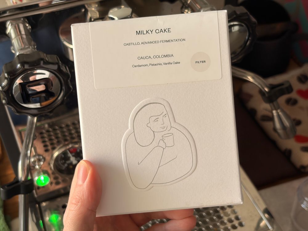 Káva s jemnou sladkostí a decentní ovocností, ideální pro ty, kdo preferují lehčí a snadno pitelný filtr. 