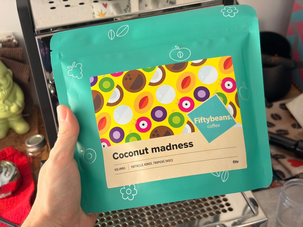 Coconut Madness od Fiftybeans je káva, která zaujme nejen svým jedinečným aromatem a chutí, ale také precizní a pečlivou výrobou.