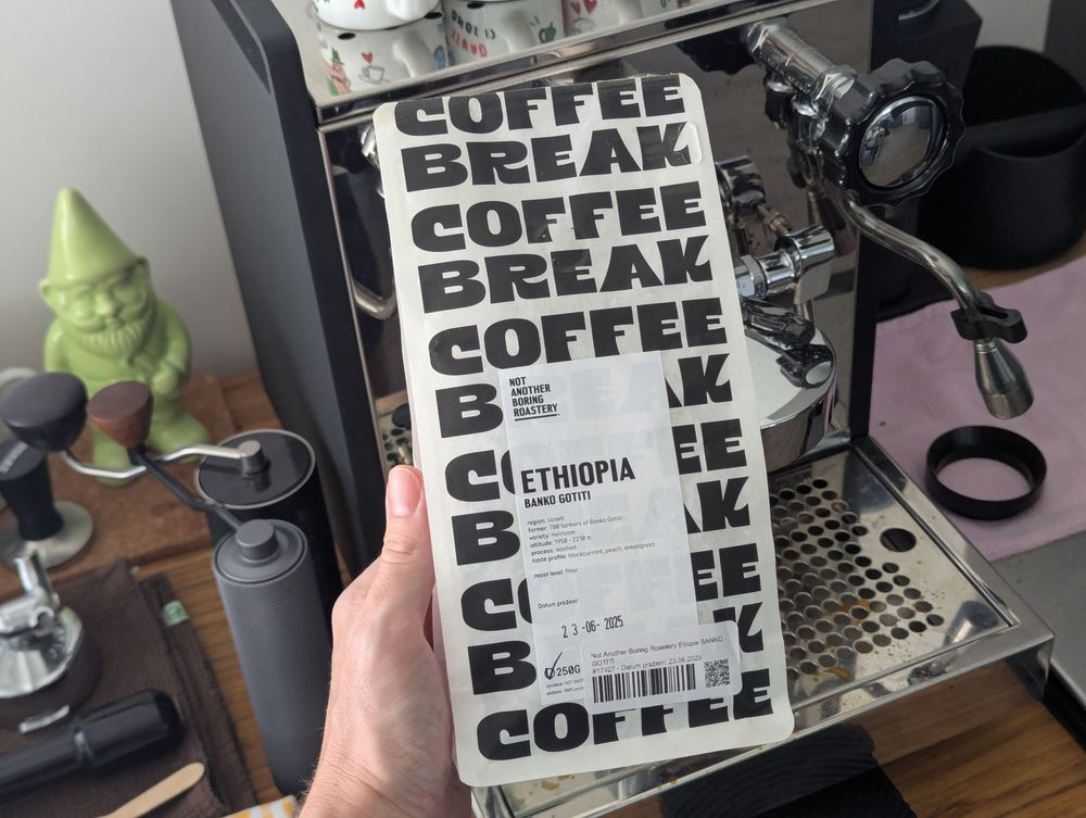  Tento šálek je rozhodně příjemný a svěží, vhodný pro ty, kteří mají rádi ovocnější a kyselější profily. Na espresso mi přijde, že ztrácí část své kreativity.