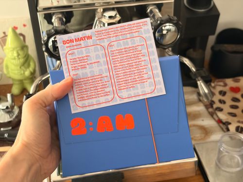 Aroma, chuť, dozvuk, celkové dojmy – to jsou body, které u této kávy odpovídají lehkosti a přímočarosti. Na filtr je to dobře udělané, ale žádný zázrak, který by Vás posadil na zadek. 