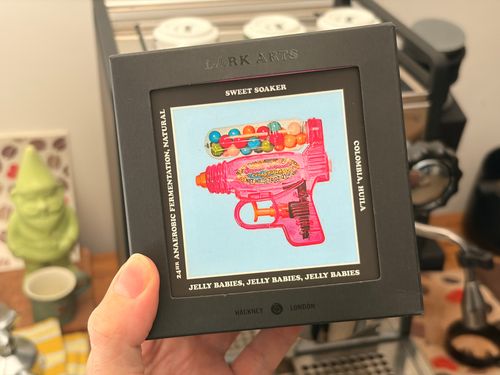 Chuťový profil hovořil poměrně jasně: jelly babies, jelly babies, jelly babies. Čekal jsem tedy gumídky, hodně sladké, a rozhodně jsem nebyl zklamaný.