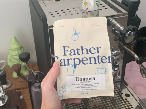 Chuť je velmi slabá, bez jakéhokoliv uvědomělého charakteru. Oproti popisu sladkosti limetkových bonbónů či ovocného manga se nepodařilo nic takového najít. 