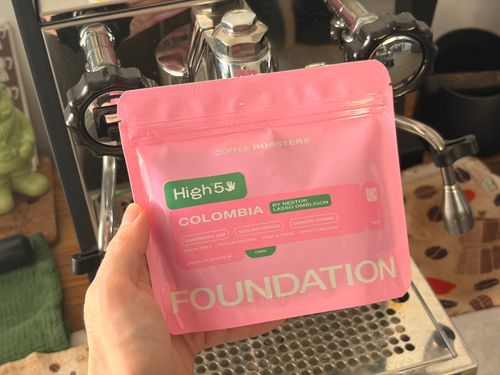 Mimořádně ovocně šťavnatý kafe.