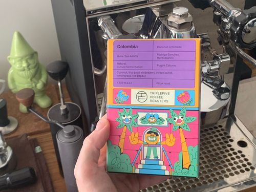 Jedná se o velmi intenzivní kávu, která upoutá svou výrazností a živými ovocnými tóny. 